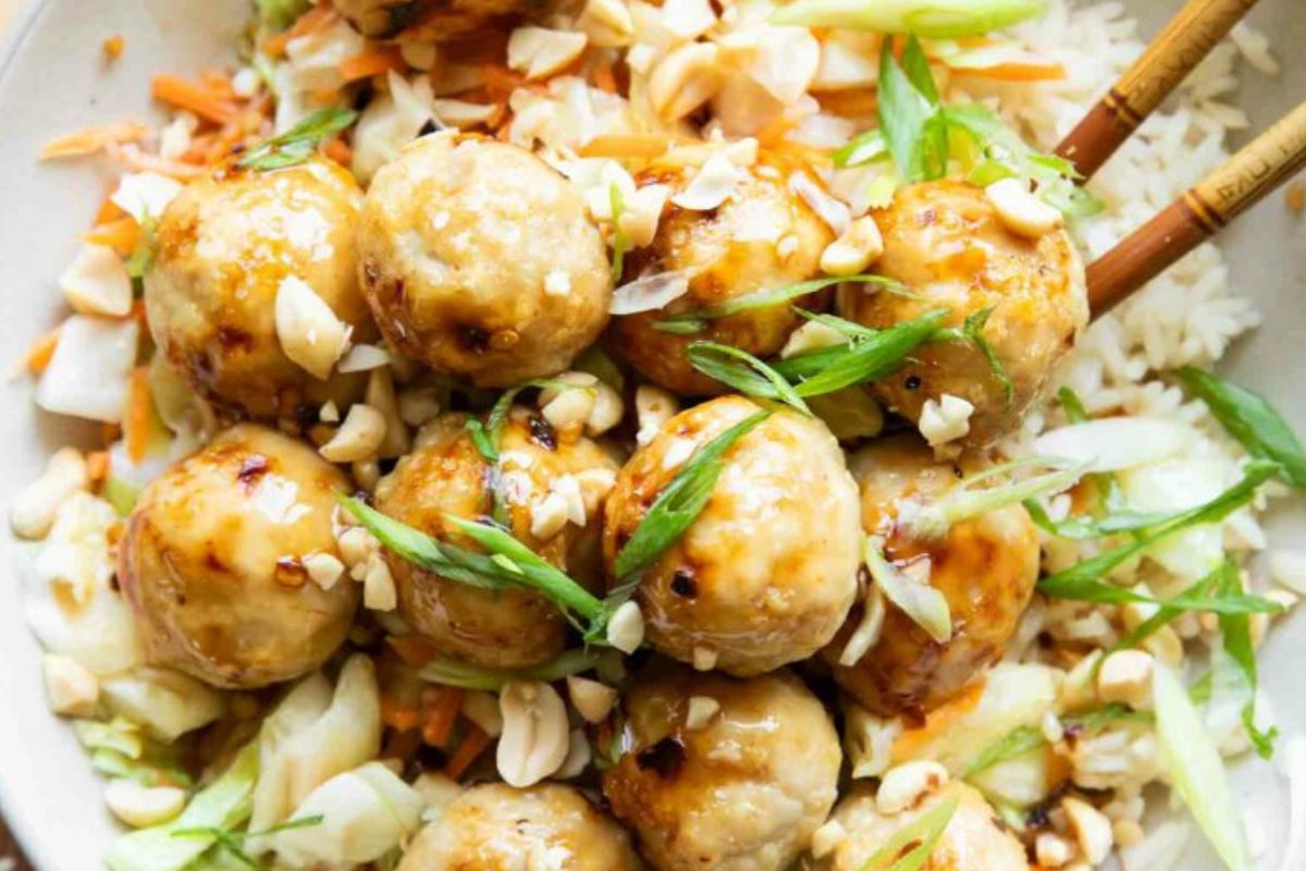 Sweet Chili Chicken Meatball Bowls from Jar of Lemons.