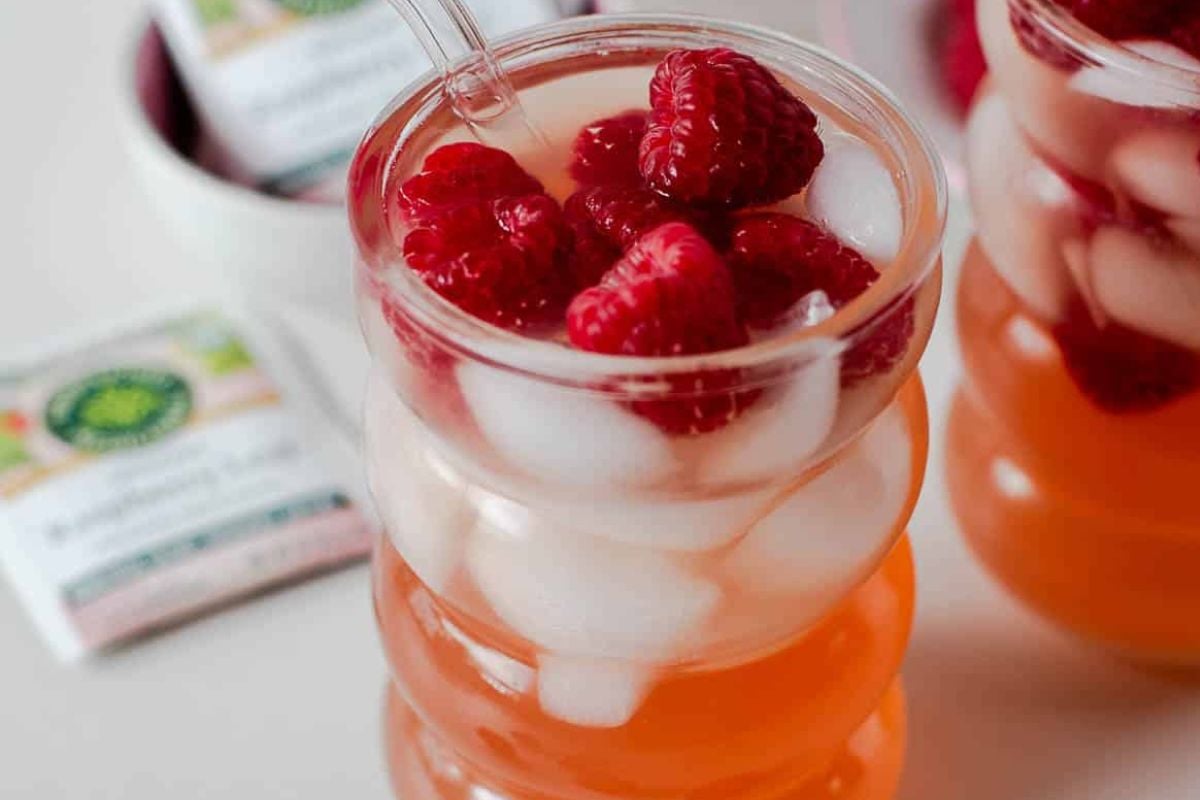 2 Ingredient Raspberry Arnold Palmer Iced Tea Lemonade from Fit Mama Real Food.