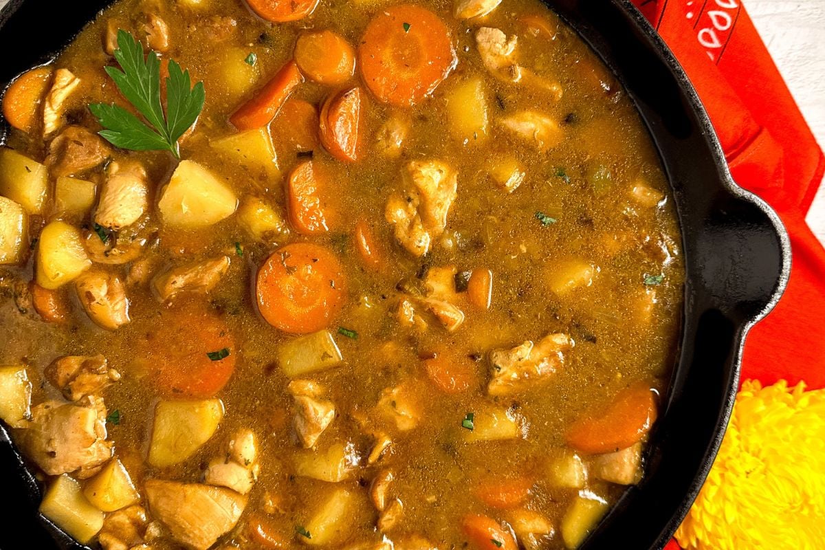 Cajun chicken stew with potatoes.