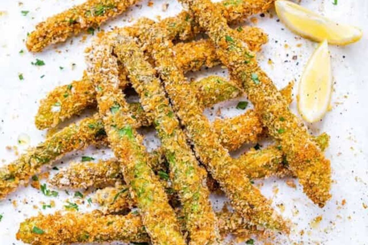 Crispy oven-baked asparagus by Healthy Fitness Meals.