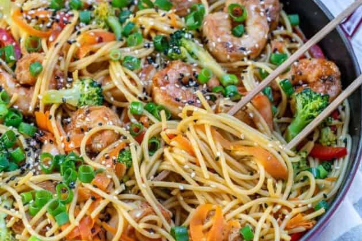 Shrimp Stir Fry Noodles from Healthy Fitness Meals. 