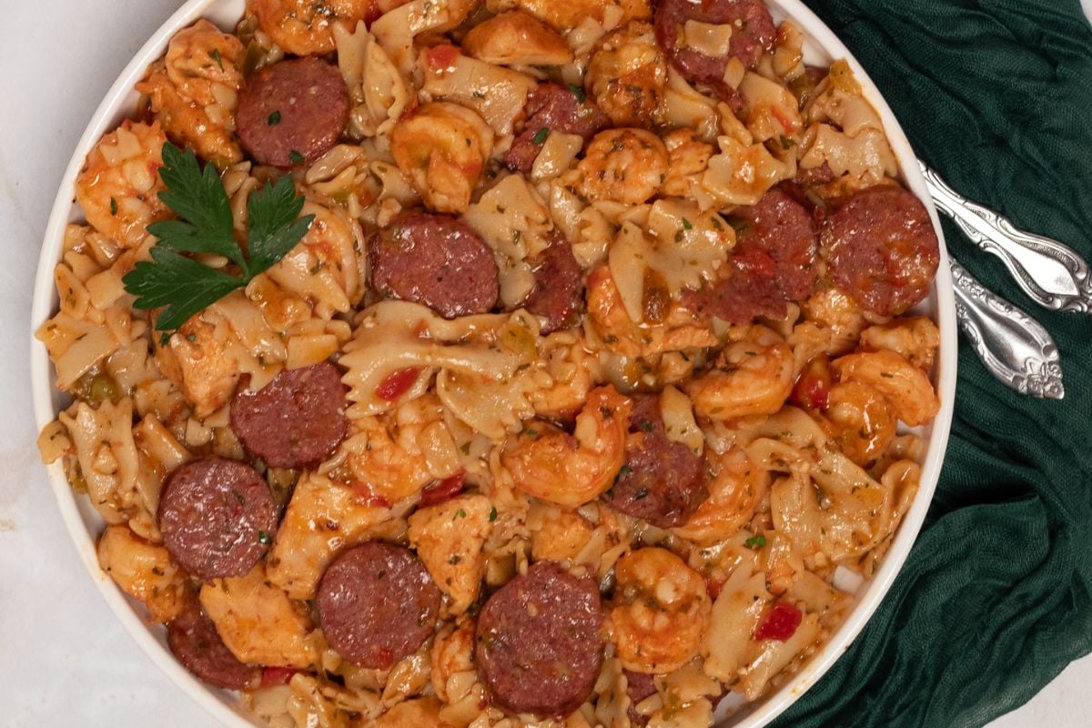  A closeup of pastalaya in a round white bowl. 